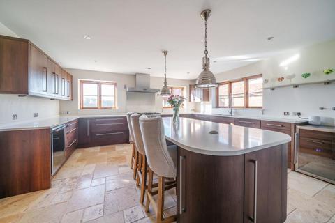 5 bedroom detached house to rent, Silchester Road,  Bramley,  RG26