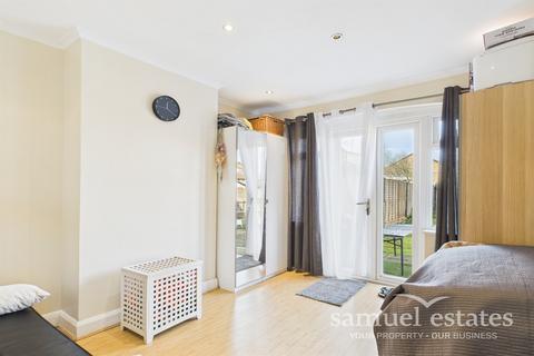 3 bedroom end of terrace house for sale, Rowan Crescent, Streatham Vale, SW16