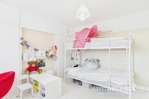 43 Rowan Crescent, London, SW16 5JA