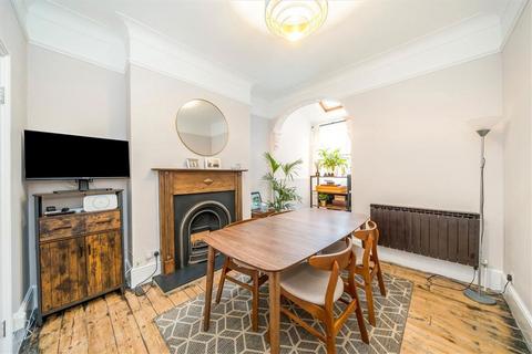 31 Wellington Gardens, London, SE7 7PJ