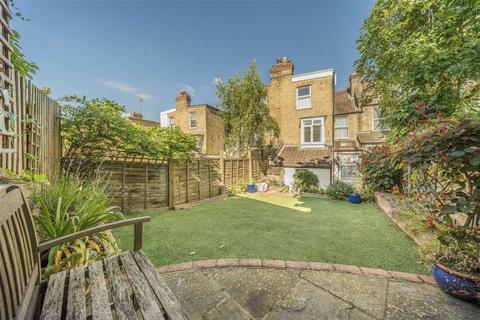 31 Wellington Gardens, London, SE7 7PJ