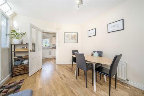 31 Wellington Gardens, London, SE7 7PJ