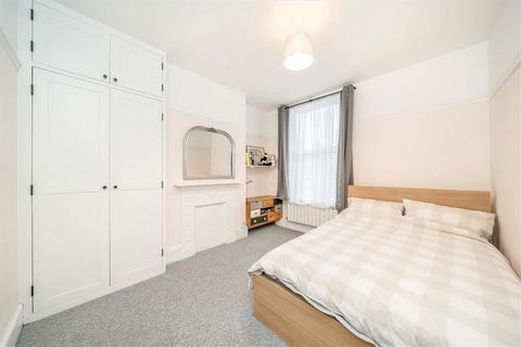 31 Wellington Gardens, London, SE7 7PJ