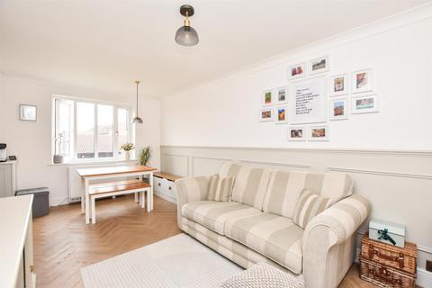 2 bedroom apartment for sale, Benbow Drive, South Woodham Ferrers, Chelmsford