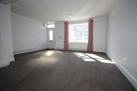 3 bedroom end of terrace house to rent, First Avenue, Sheerness, ME12