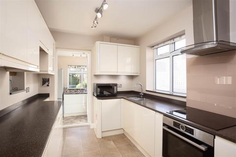 4 bedroom semi-detached house for sale, Birchwood Hill, Leeds LS17