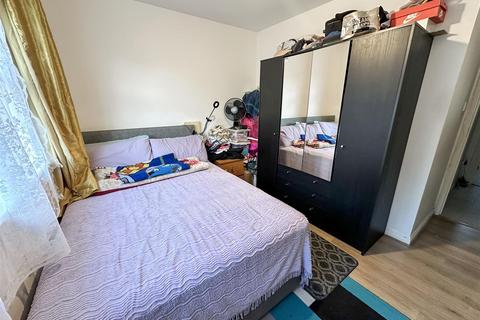 2 bedroom flat for sale, Nuffield Court, Old Park Mews, Hounslow TW5