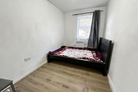 2 bedroom flat for sale, Nuffield Court, Old Park Mews, Hounslow TW5