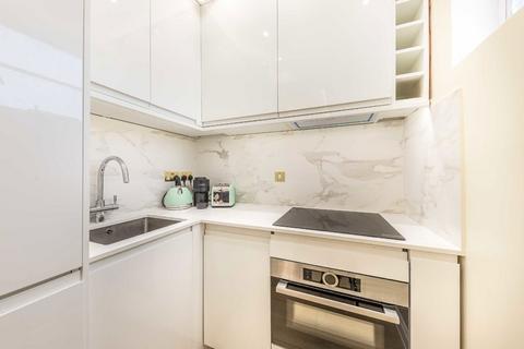 Studio to rent, Palace Gardens Terrace, London W8