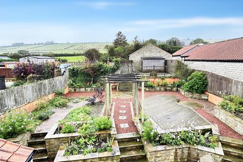 4 bedroom detached house to rent, Main Street, Flixton, Scarborough