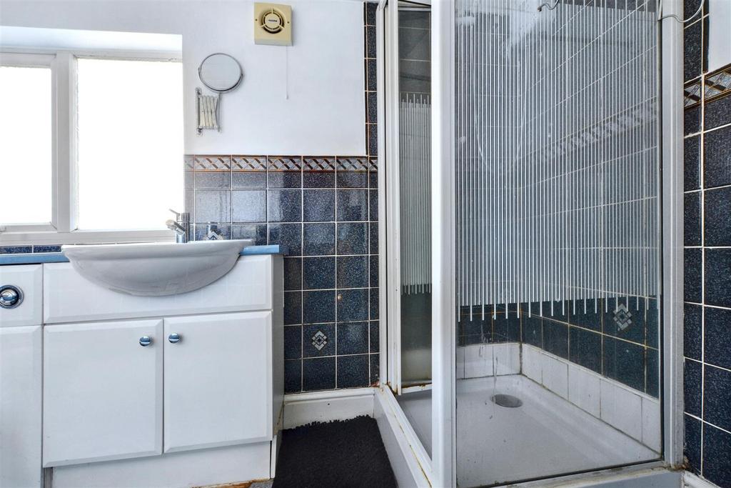 Bathroom 2.jpeg