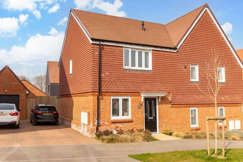 2 bedroom semi-detached house for sale, Butlers Way, East Grinstead RH19