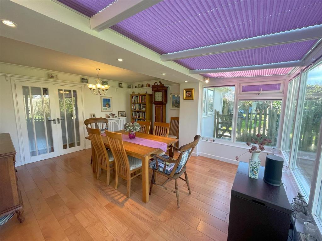 Dining room 2.jpg