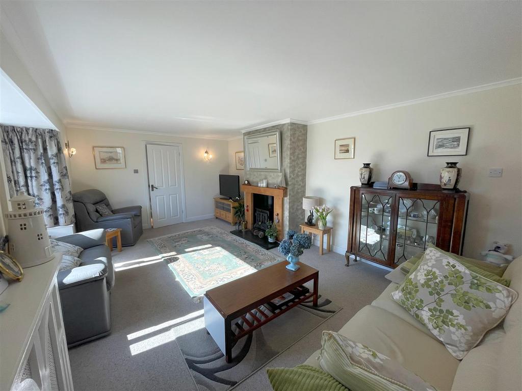 Sitting room 1.jpg