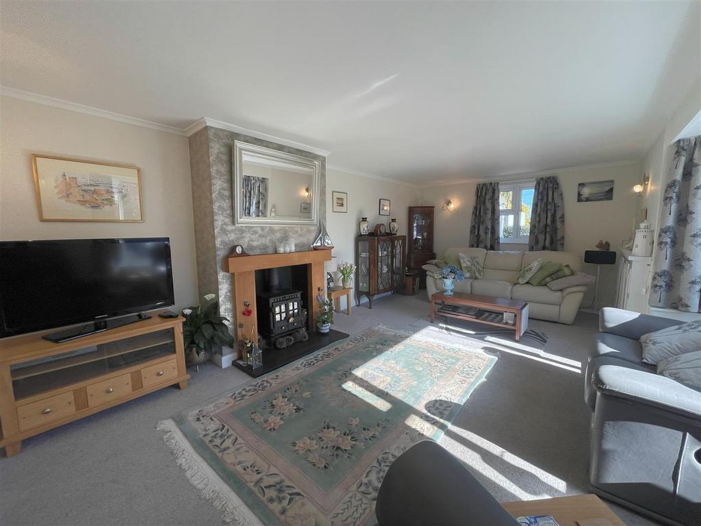 Sitting room 4.jpg