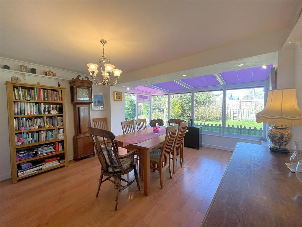 Dining room .jpg
