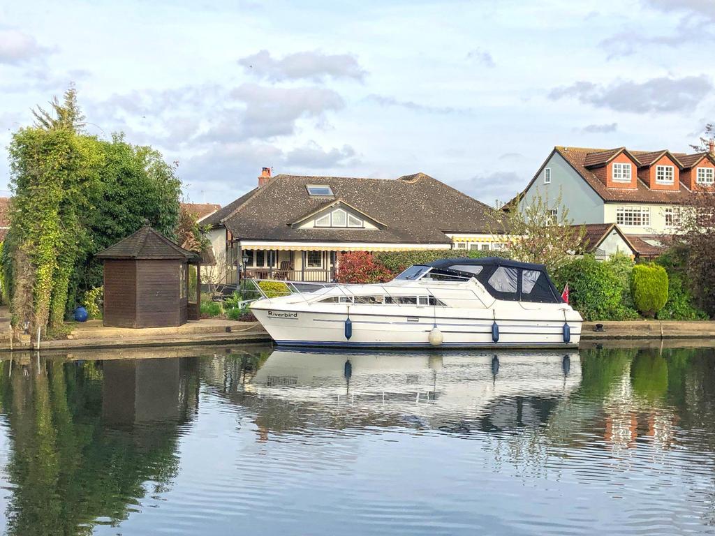 Riverside Avenue, Broxbourne EN10 4 bed detached house for sale - £ ...