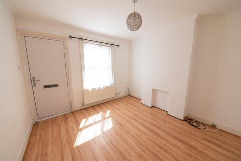 2 bedroom house to rent, Nursery Road, Tunbridge Wells