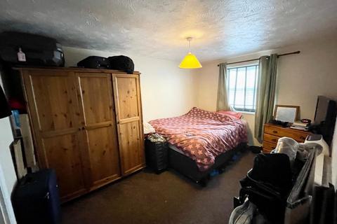 2 bedroom flat to rent, Bath Road,  Reading,  RG30