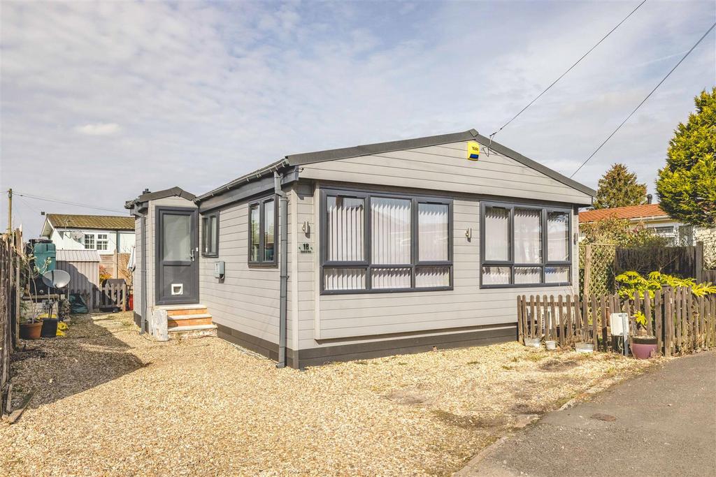 Cranbourne Hall Park, Winkfield, Windsor 2 bed mobile home for sale - £ ...