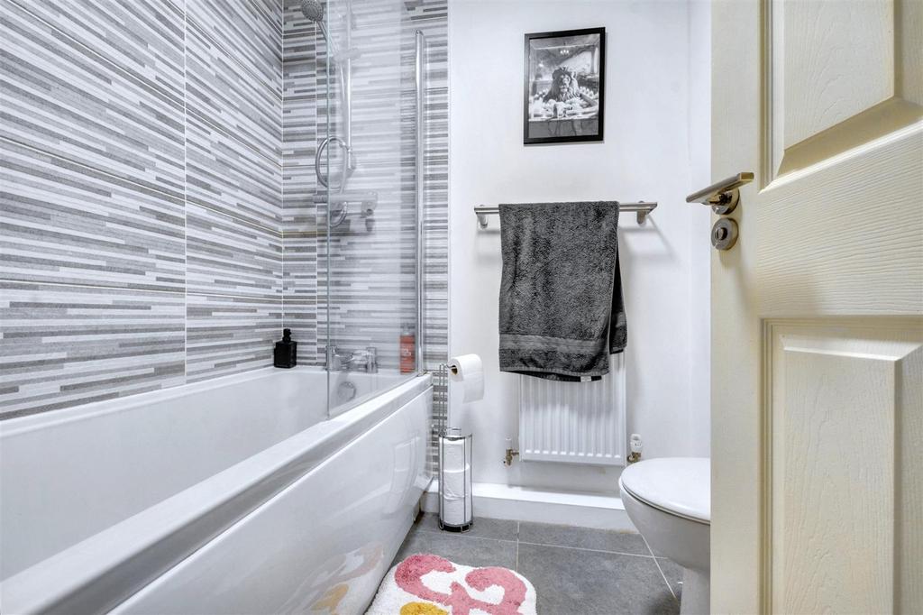 Bathroom 1.jpeg