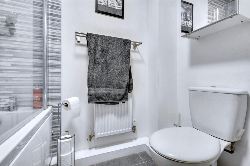 Bathroom 2.jpeg