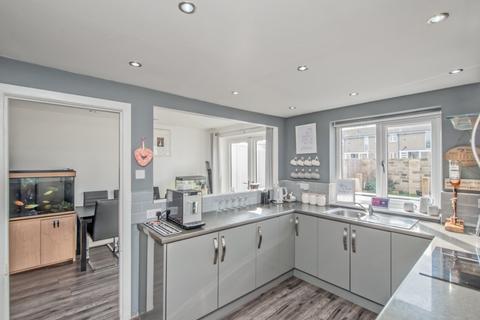 7 Teasel Close, Oakenshaw, Bradford, BD12 7DH