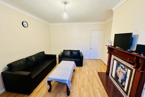 2 bedroom maisonette for sale, Hounslow TW3