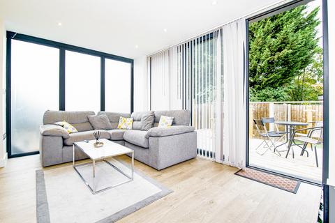 2 bedroom flat for sale, The Vale, London NW11