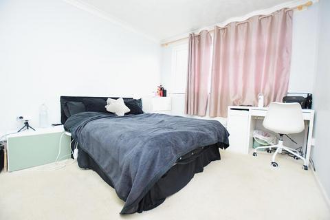 2 bedroom flat to rent, Norton Road, Dagenham, RM10