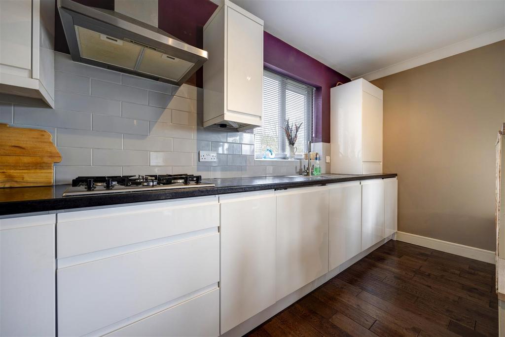 Lounge Kitchen 02.jpg