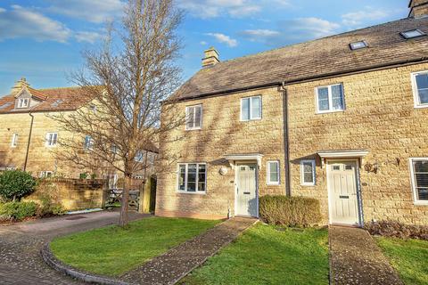 3 bedroom semi-detached house to rent, Minot Close, Malmesbury, SN16