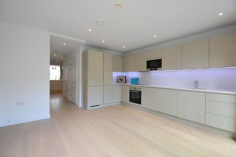 3 bedroom flat to rent, Heygate Street, Elephant and Castle, SE17