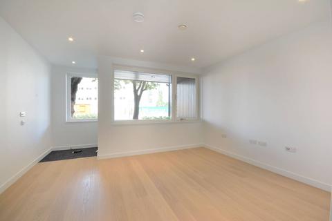 3 bedroom flat to rent, Heygate Street, Elephant and Castle, SE17