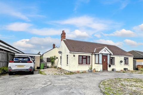 4 bedroom detached bungalow for sale, Beccles Road, Great Yarmouth NR31