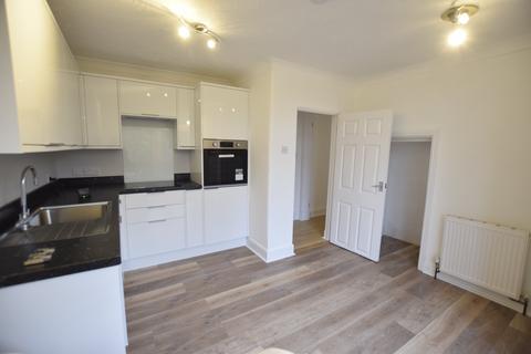 2 bedroom flat to rent, Norwich Avenue, ,