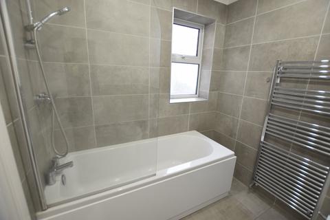 2 bedroom flat to rent, Norwich Avenue, ,