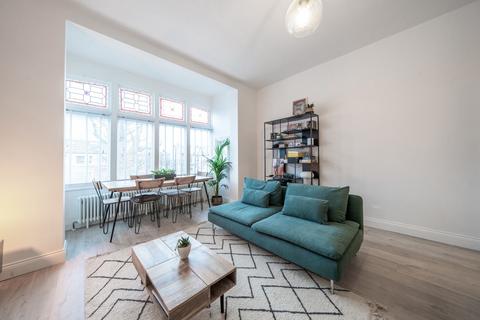 2 bedroom apartment for sale, The Avenue, London