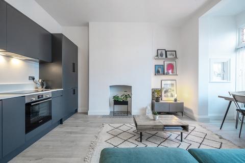 2 bedroom apartment for sale, The Avenue, London