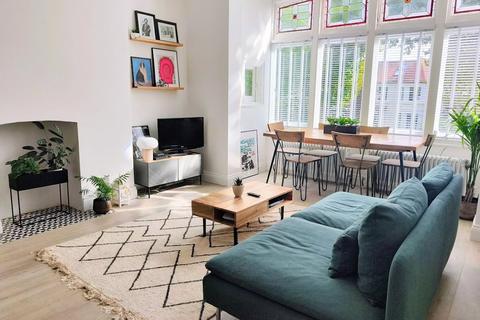 undefined, The Avenue, London