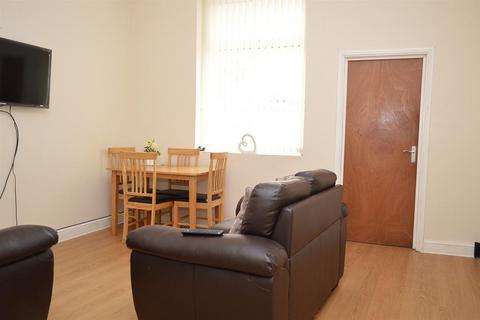 1 bedroom in a house share to rent, Room 3 821 Hollins Road, Oldham