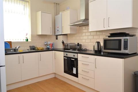 1 bedroom in a house share to rent, Room 3 821 Hollins Road, Oldham