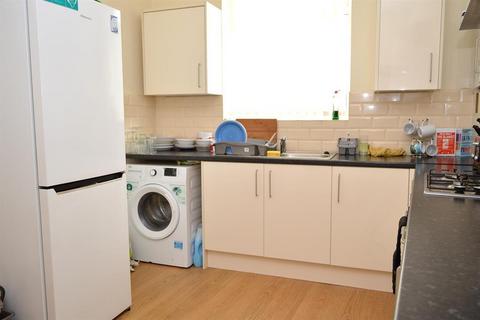 1 bedroom in a house share to rent, Room 3 821 Hollins Road, Oldham