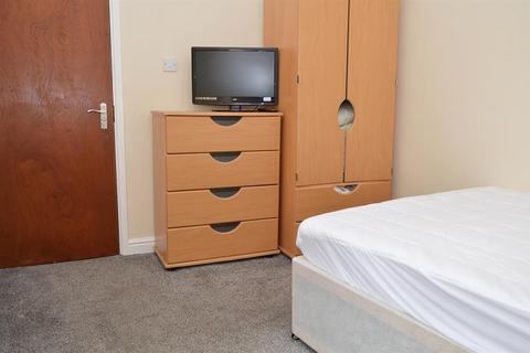 1 bedroom in a house share to rent, Room 3 821 Hollins Road, Oldham