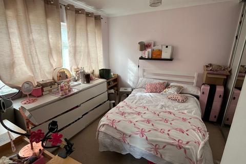 28 Reedsfield Road, Ashford, TW15 2HE
