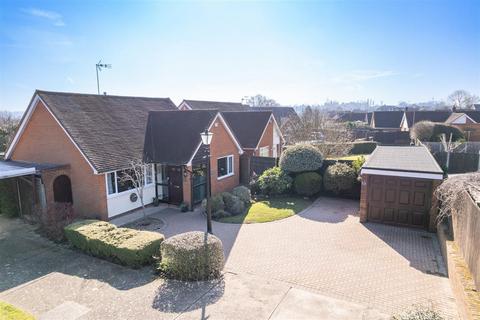 3 bedroom detached bungalow for sale, The Orchards, Epping