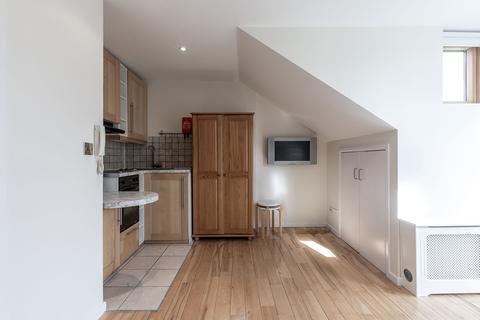Studio to rent, at North West, Broadhurst Gardens NW6