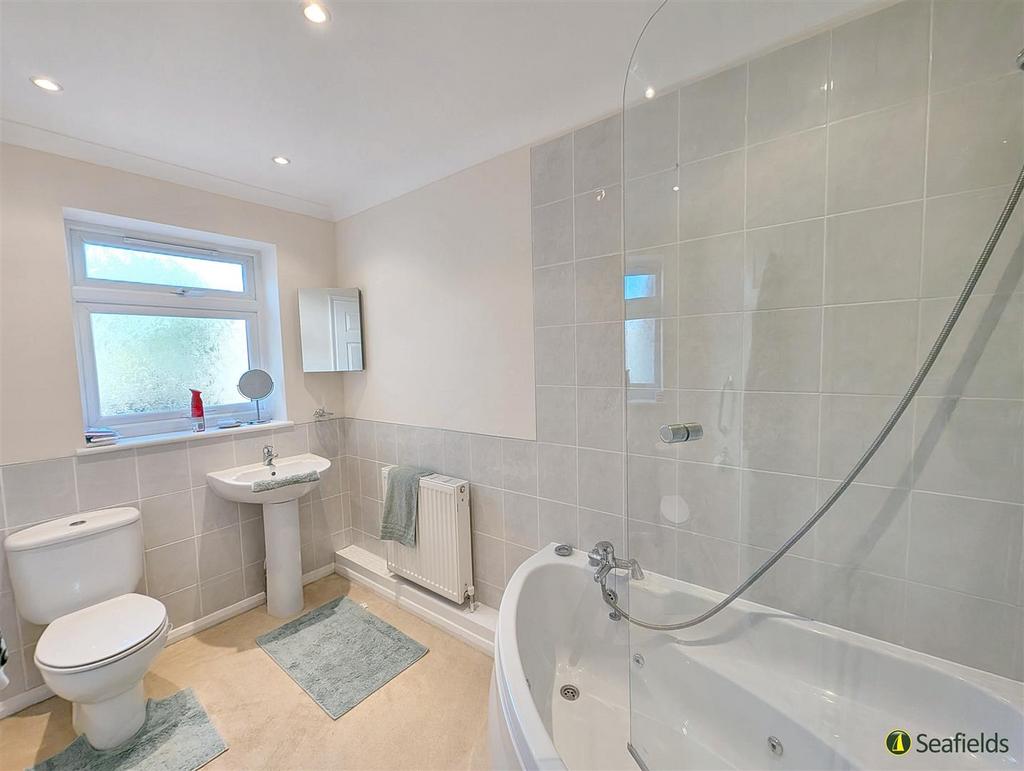 En suite Bathroom