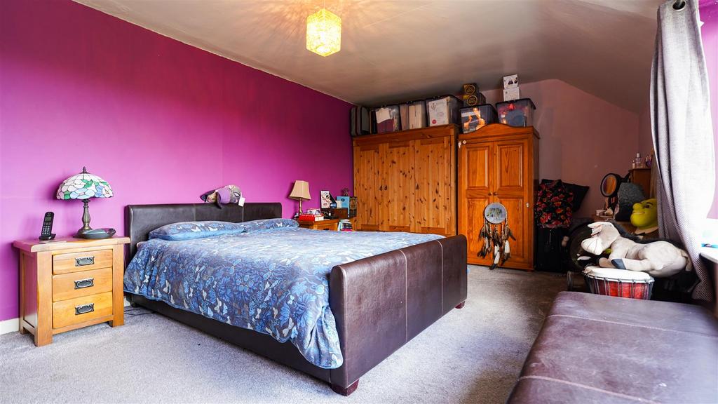 Bed 1a.jpg