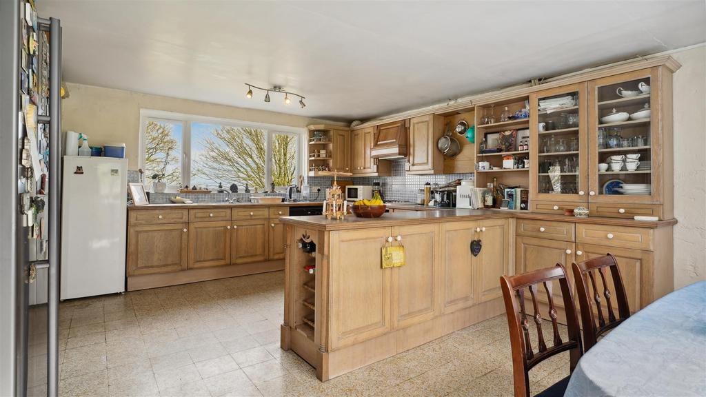 Kitchen Diner b.jpg